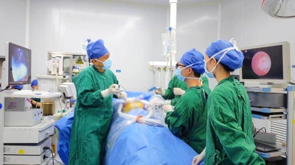赢盈配资 胆囊里“潜伏”了小石头，36岁白领终于摆脱困境